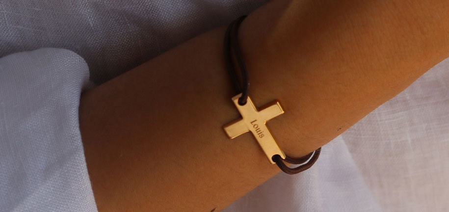 Fêtes religieuses : offrez un bijou religieux gravé avec son prénom et la date 